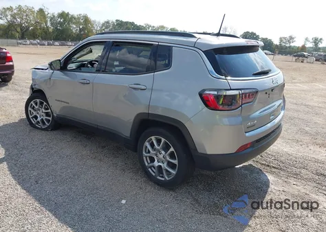 2022 Jeep Compass Latitude Lux 4X4 из США, поврежденный, VIN 3C4NJDFBXNT175997